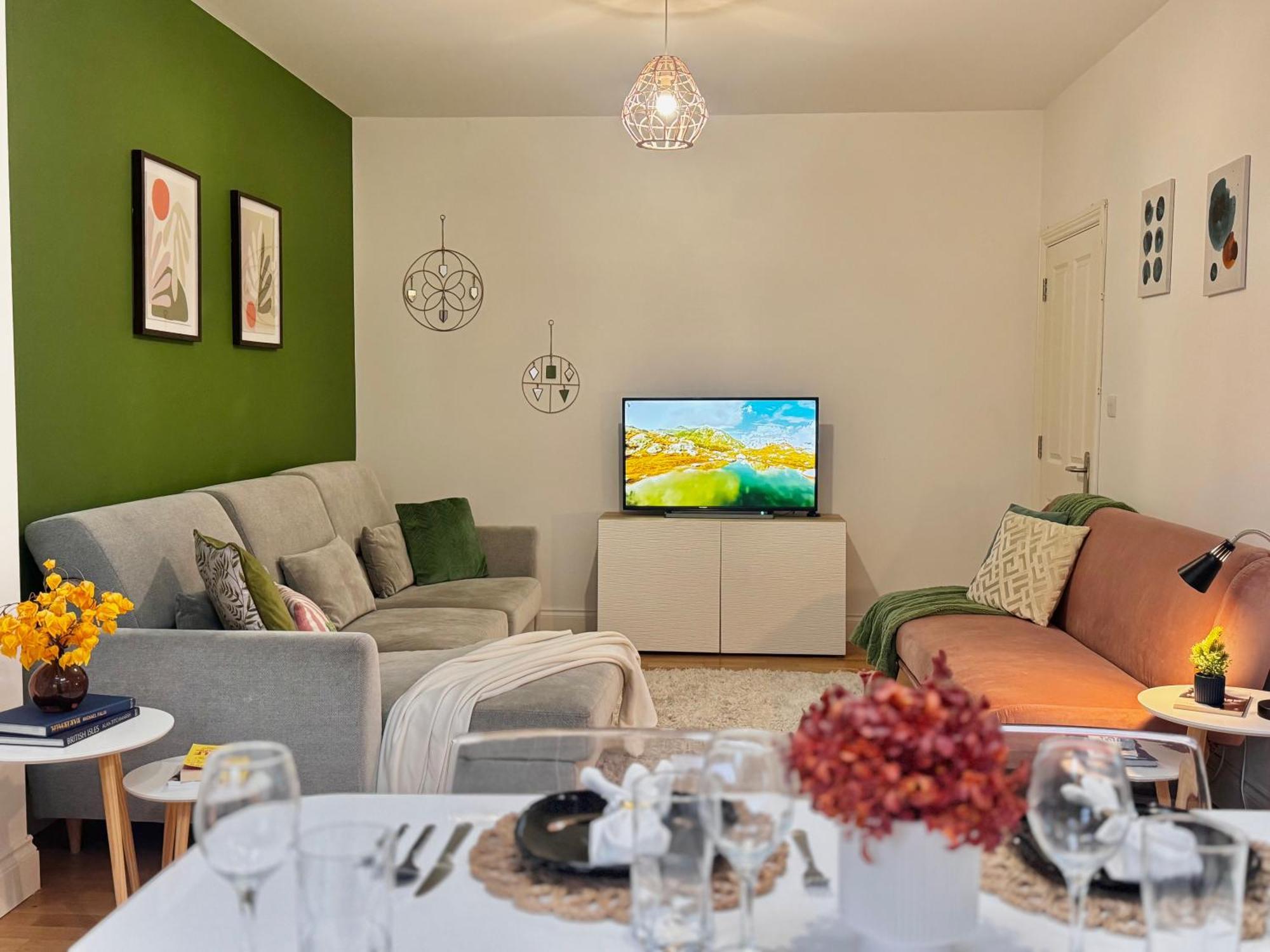Modern 1-Bed Apt 30Min To Central London & Parking エクステリア 写真