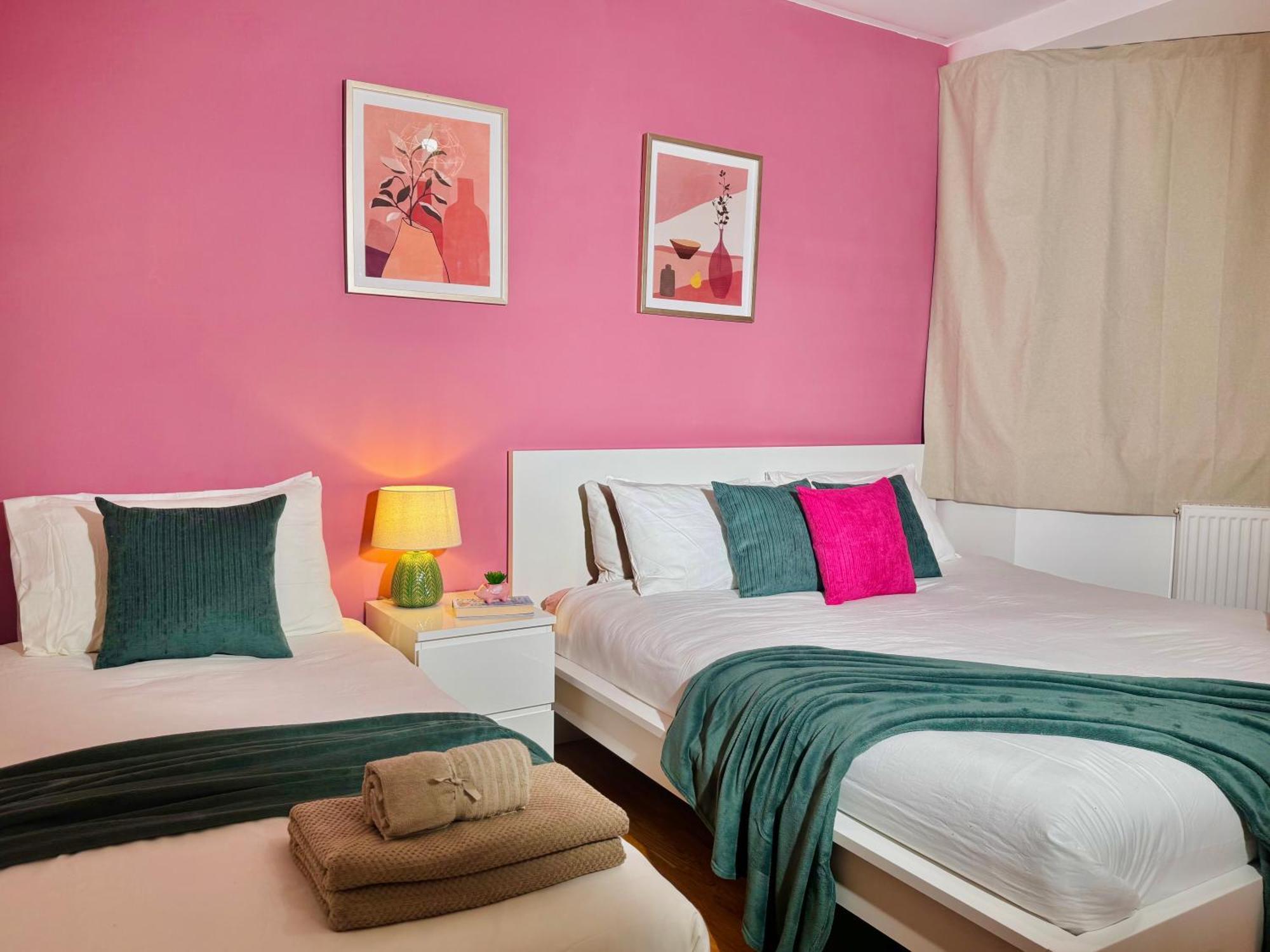 Modern 1-Bed Apt 30Min To Central London & Parking エクステリア 写真