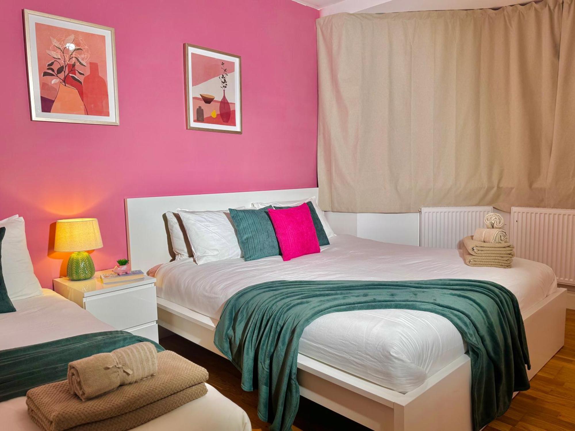 Modern 1-Bed Apt 30Min To Central London & Parking エクステリア 写真