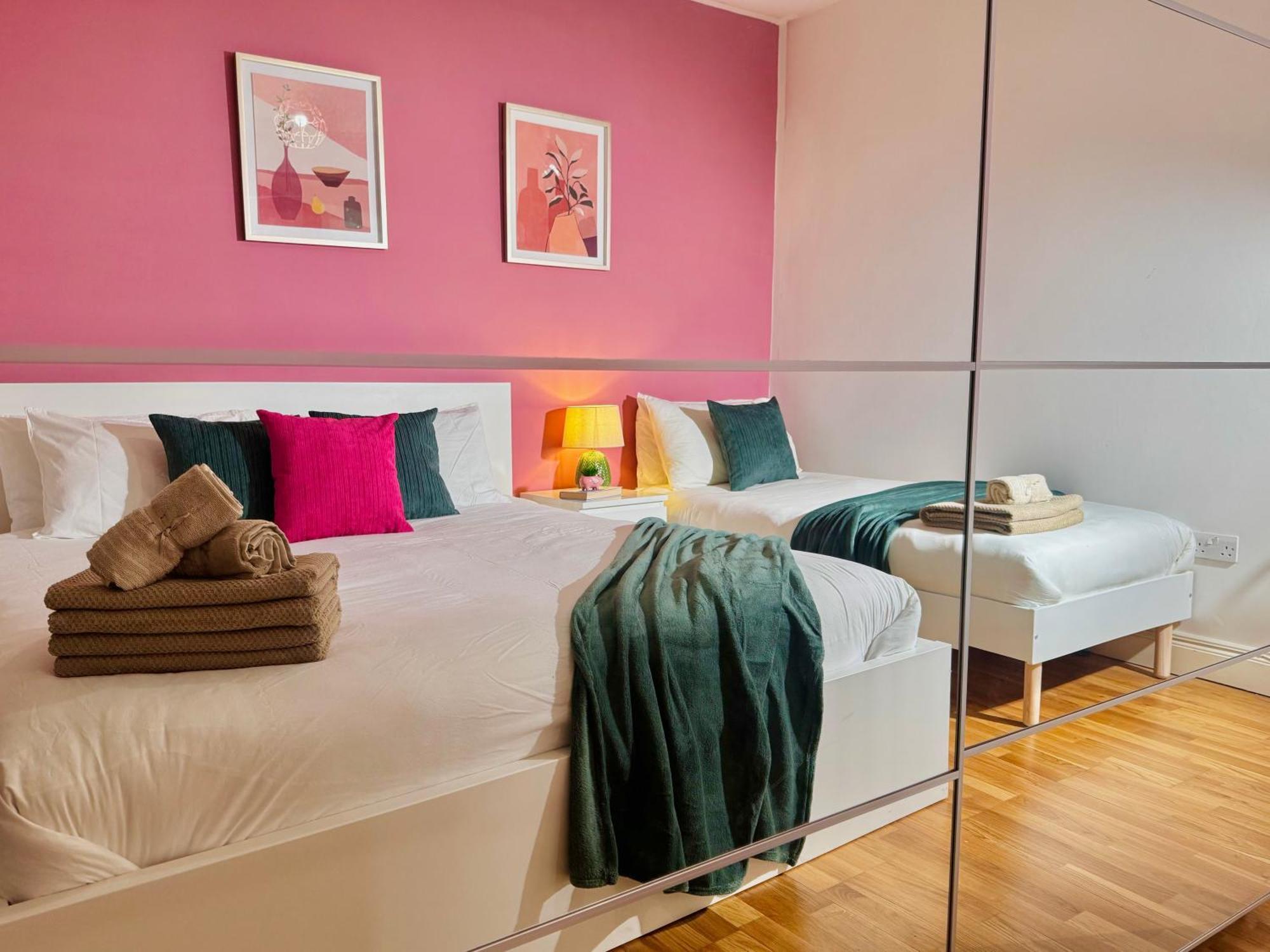 Modern 1-Bed Apt 30Min To Central London & Parking エクステリア 写真