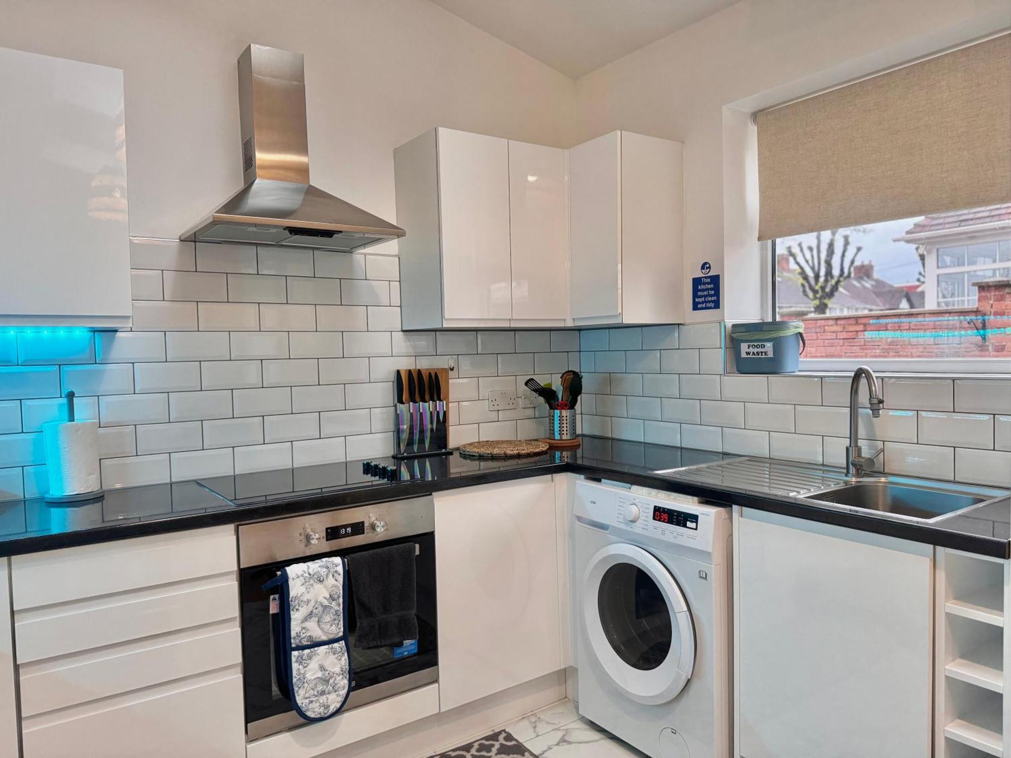 Modern 1-Bed Apt 30Min To Central London & Parking エクステリア 写真