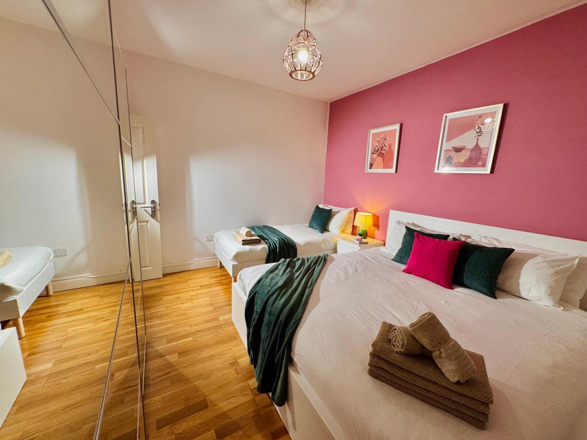 Modern 1-Bed Apt 30Min To Central London & Parking エクステリア 写真