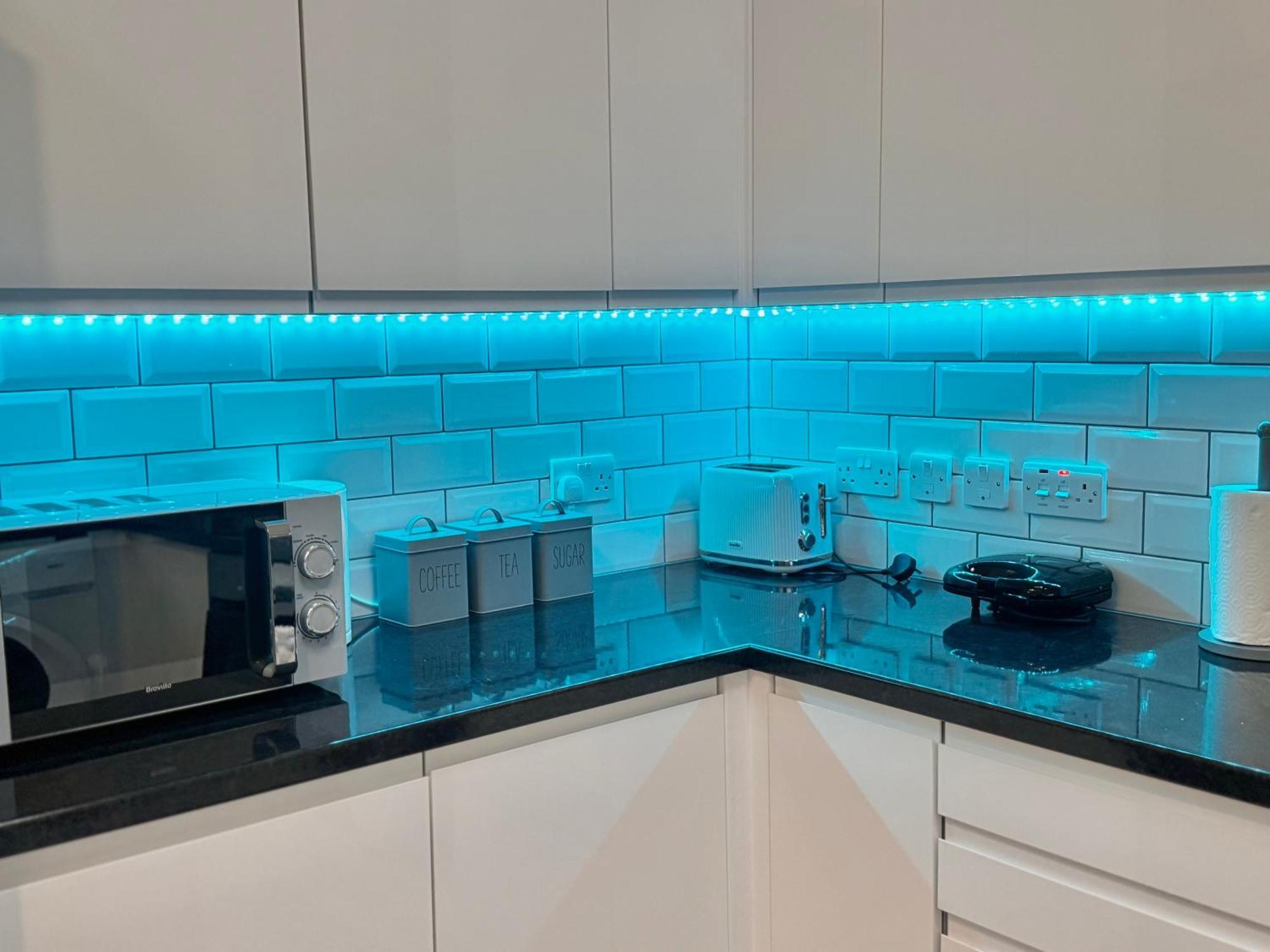 Modern 1-Bed Apt 30Min To Central London & Parking エクステリア 写真