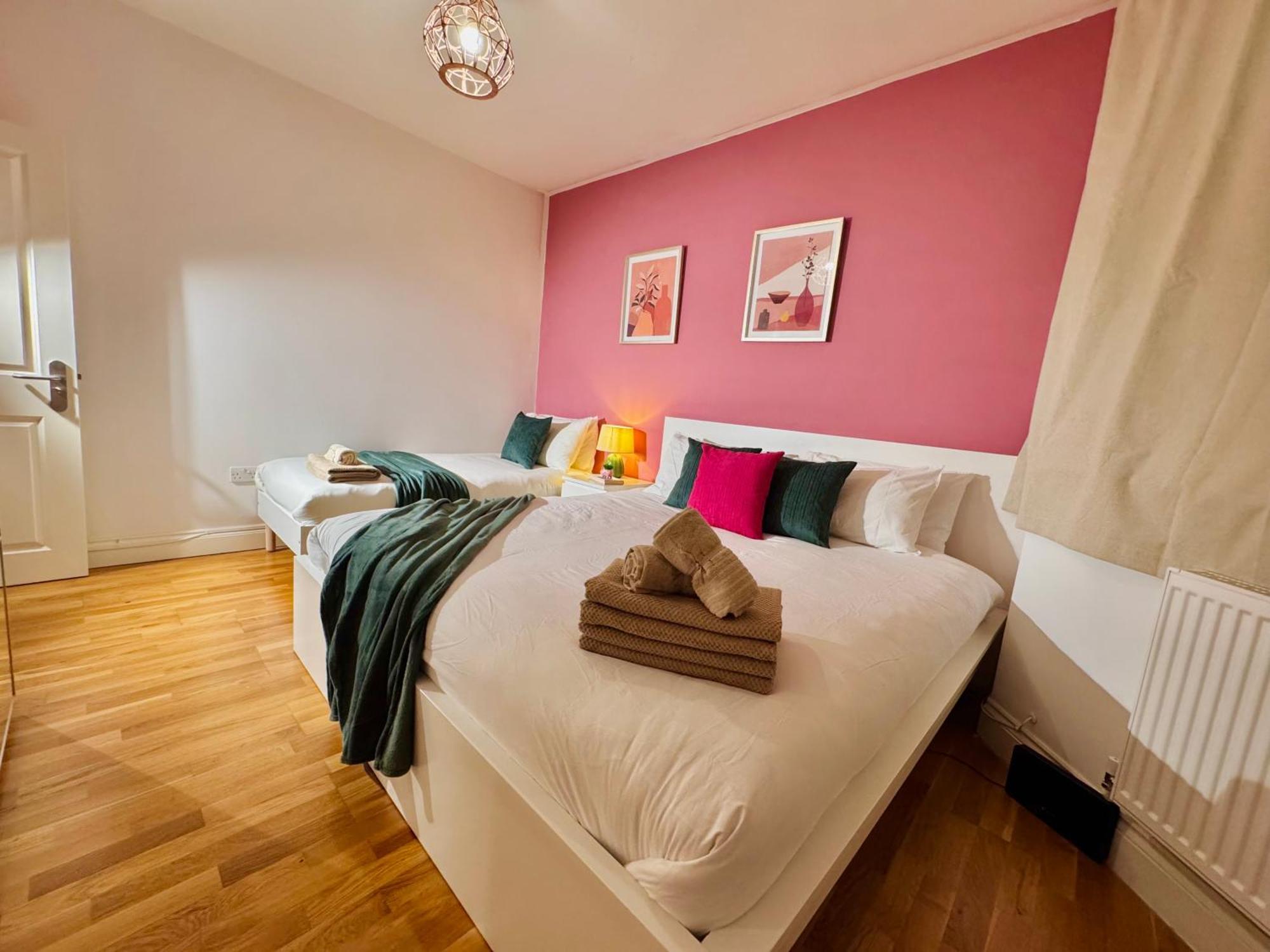 Modern 1-Bed Apt 30Min To Central London & Parking エクステリア 写真