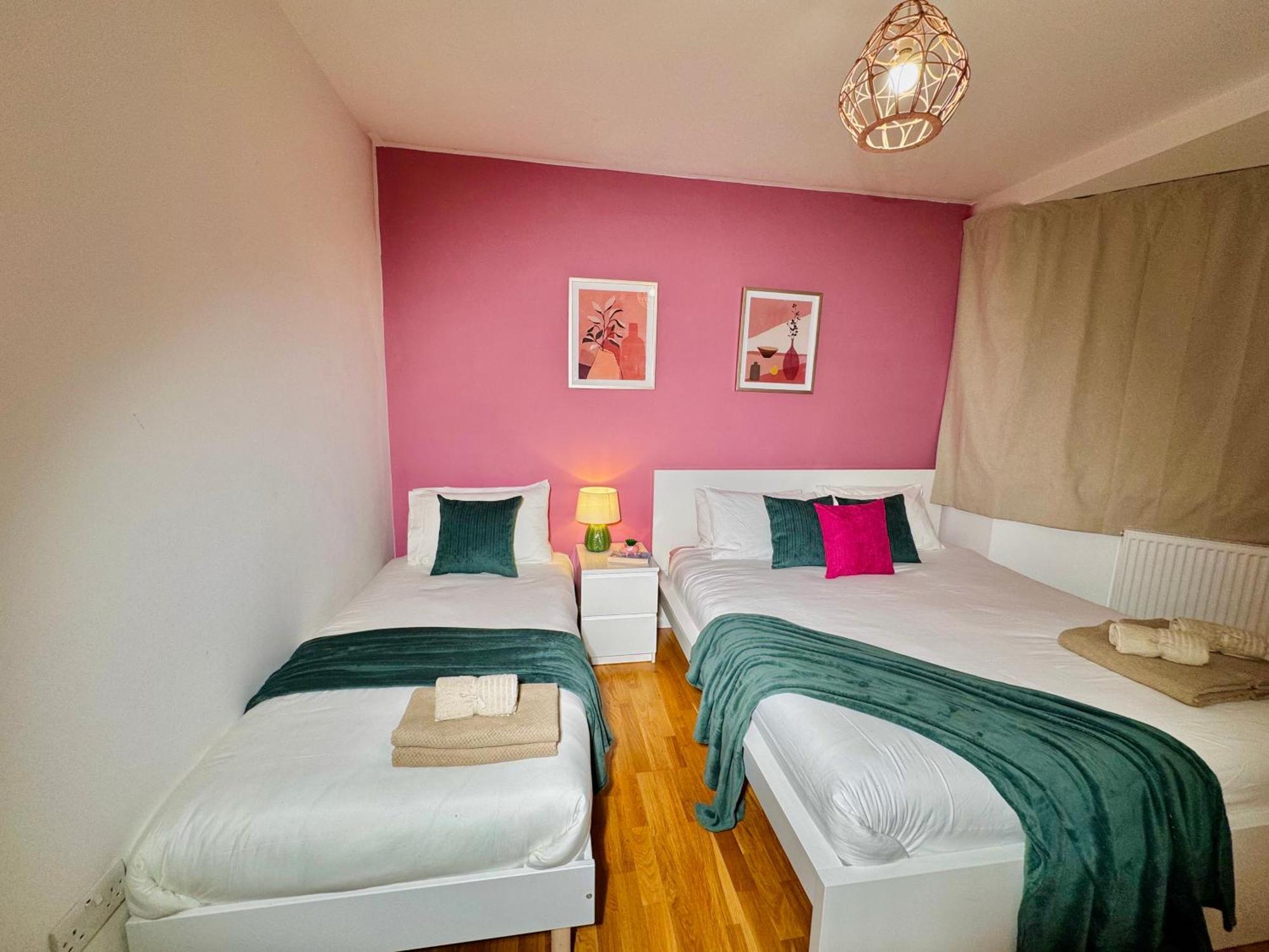 Modern 1-Bed Apt 30Min To Central London & Parking エクステリア 写真