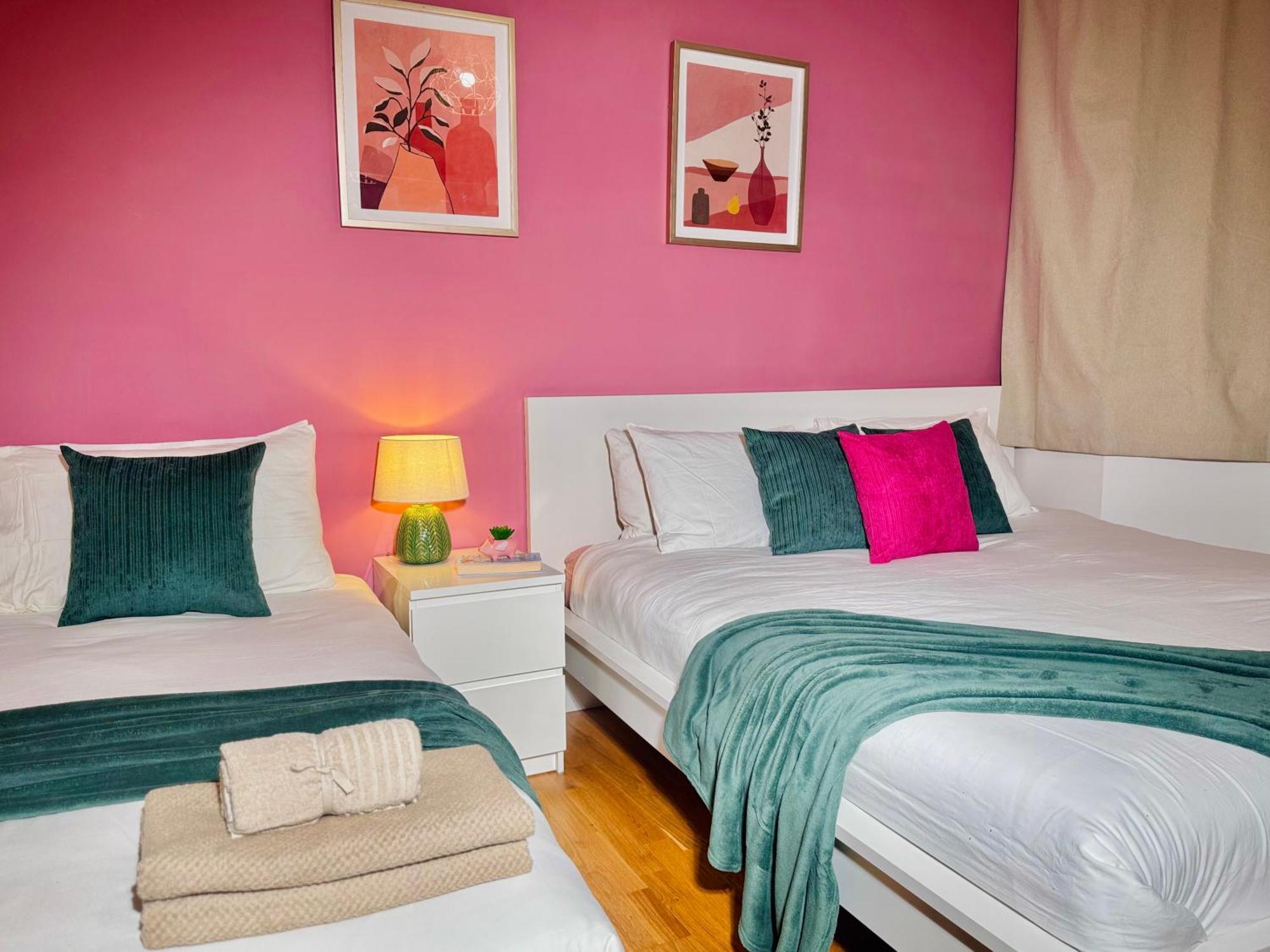 Modern 1-Bed Apt 30Min To Central London & Parking エクステリア 写真