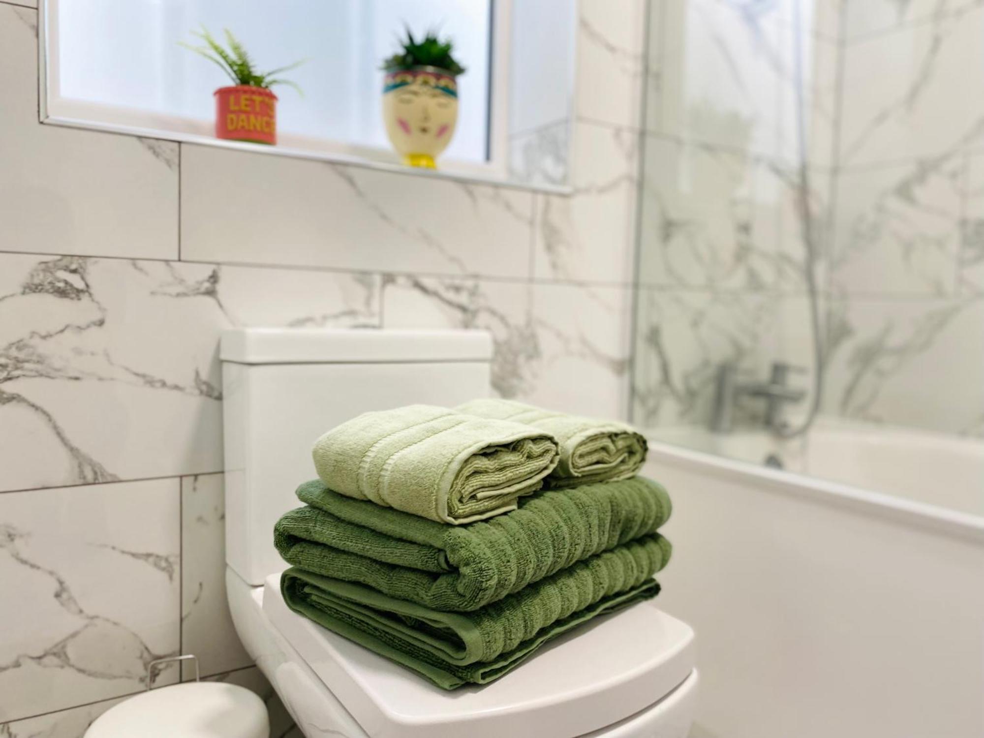 Modern 1-Bed Apt 30Min To Central London & Parking エクステリア 写真