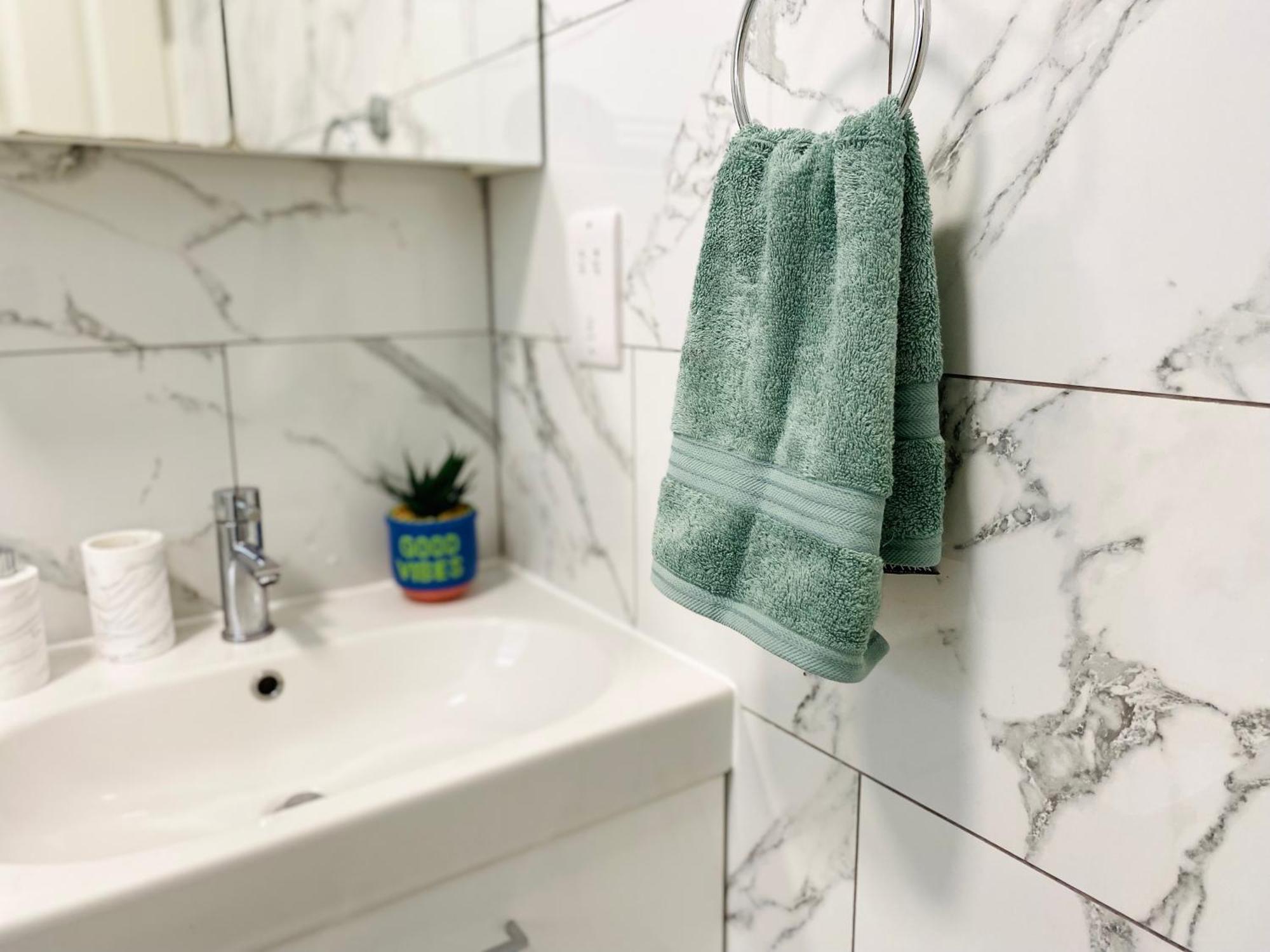 Modern 1-Bed Apt 30Min To Central London & Parking エクステリア 写真