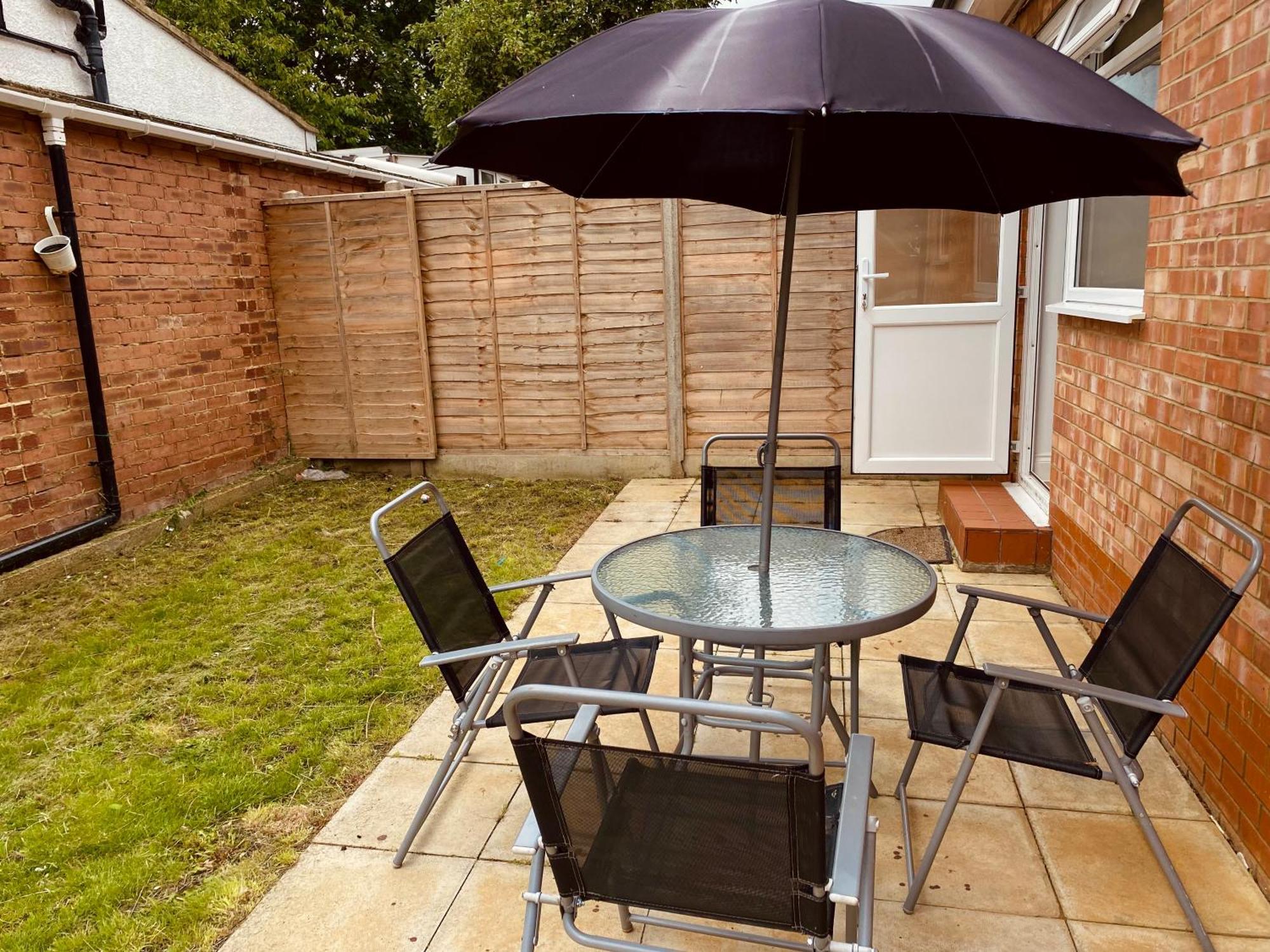 Modern 1-Bed Apt 30Min To Central London & Parking エクステリア 写真