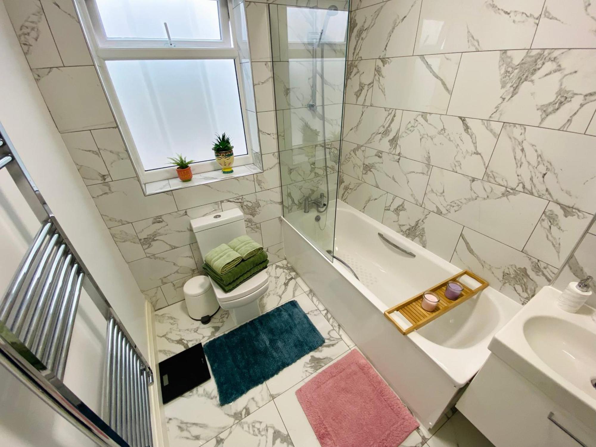 Modern 1-Bed Apt 30Min To Central London & Parking エクステリア 写真