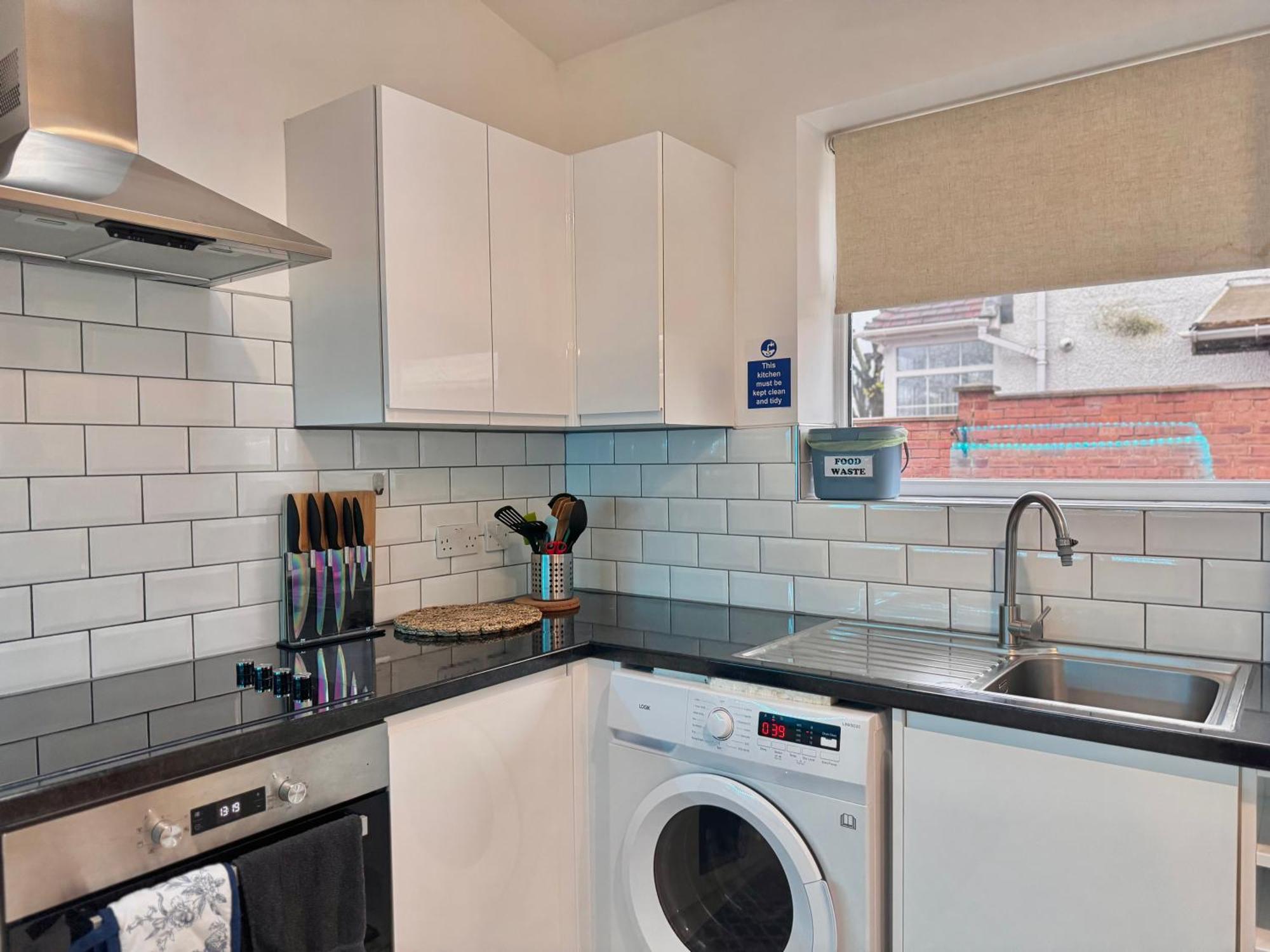 Modern 1-Bed Apt 30Min To Central London & Parking エクステリア 写真
