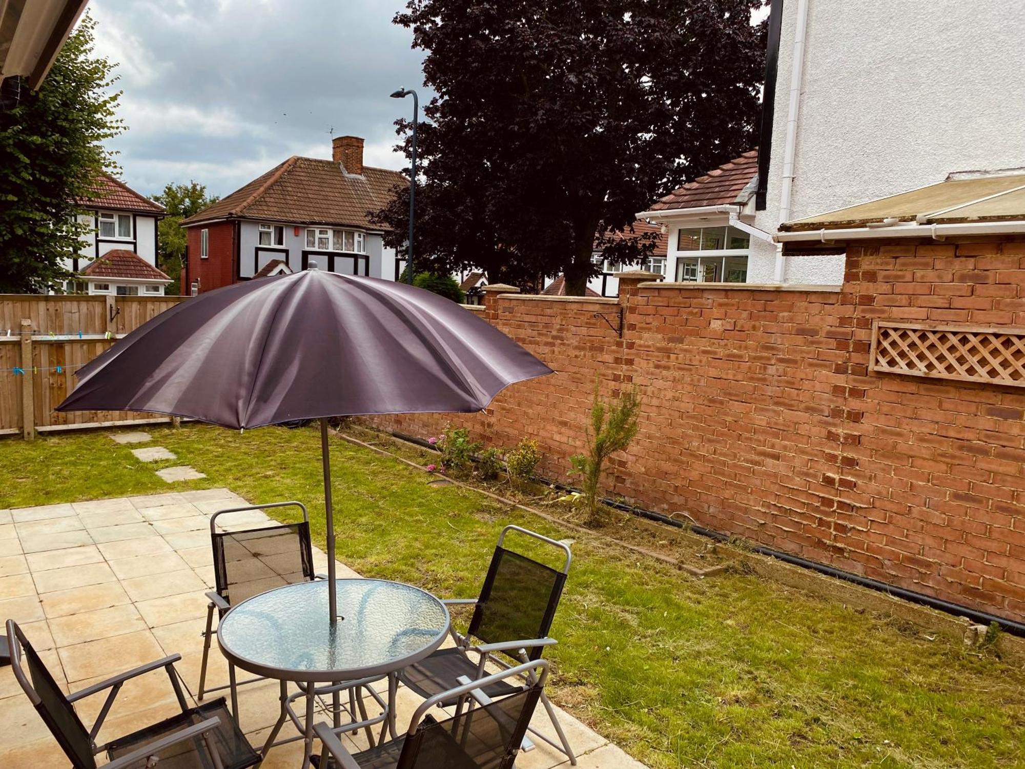 Modern 1-Bed Apt 30Min To Central London & Parking エクステリア 写真